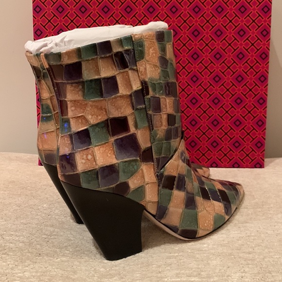 TORY BURCH LILA HAND PAINTED EMBOSSED PATENT LEATHER BOOTS MADE IN ITALY 🇮🇹 - Picture 9 of 16